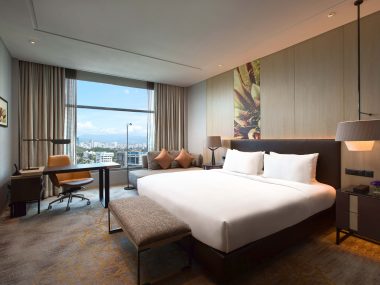 2 days 1 night stay in Luxury room with breakfast (prior reservation is required)