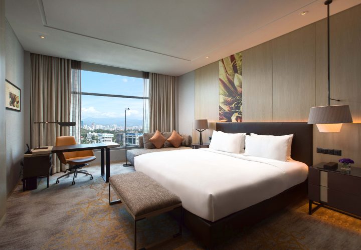 2 days 1 night stay in Luxury room with breakfast (prior reservation is required)